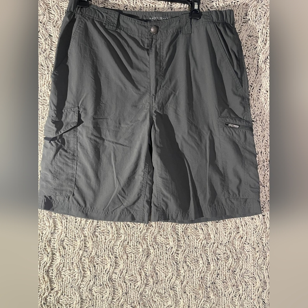 Columbia Omni-Shade Sun Protection  Gray Cargo Shorts for Men 34W 10L